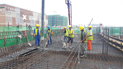 中水電四局深圳地鐵項目部9月創(chuàng)施工新高 建筑勞務分包助力5跨現(xiàn)澆箱梁高效完成