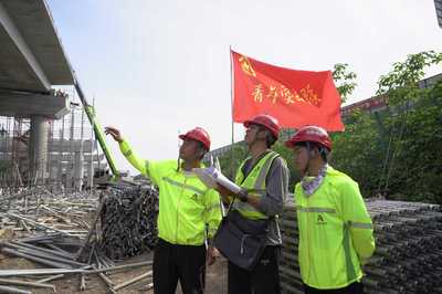 奮戰(zhàn)施工一線 譜寫青春之歌-山東高速工程建設(shè)集團(tuán)quot;暢行致遠(yuǎn)"青年突擊隊(duì)